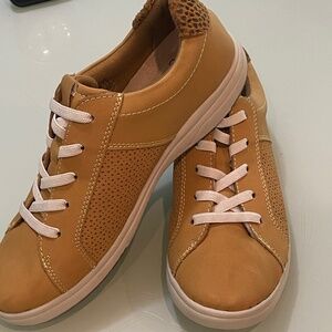 Earth Origins Lace-Up Leather Sneakers - Elson - Size 8 - Brown NWOB